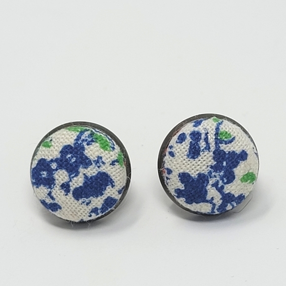 New Handmade | Upcycled Blue & Green Floral Button Stud Earrings - Picture 1 of 4
